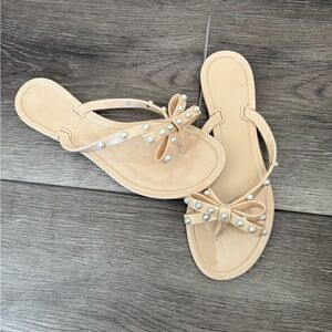 Elegant Beige Bow Sandals with Pearl Embellishment Bridal
